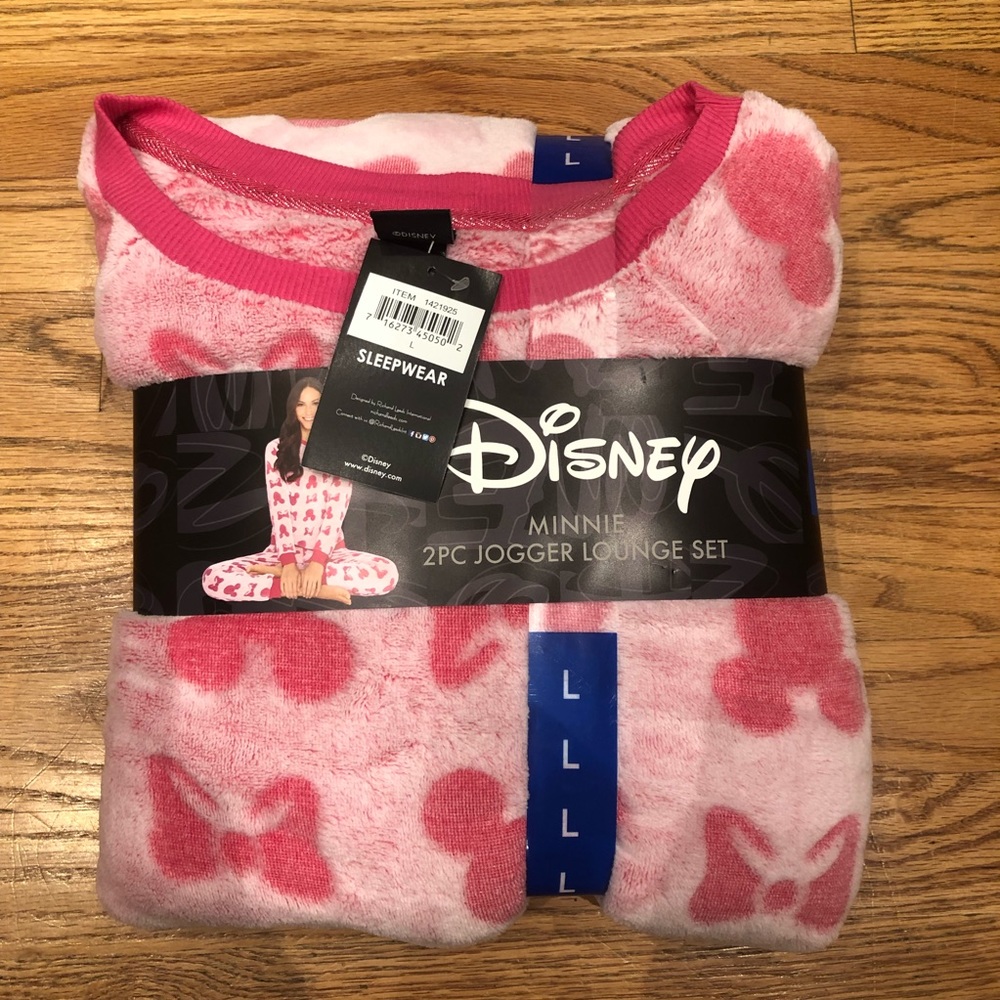 Minnie 2 piece jogger lounge set!